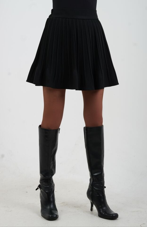 Siyah İçi Şort Astarlı Piliseli Mini Etek