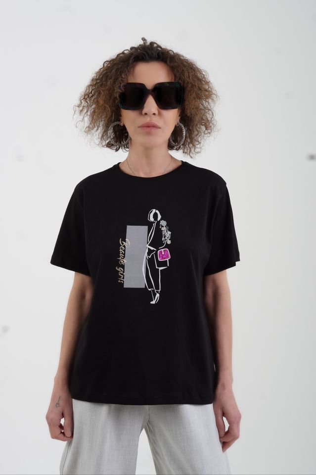 Siyah Çantalı Kız Baskılı Tshirt