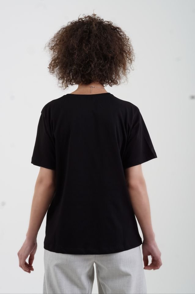 Siyah Çantalı Kız Baskılı Tshirt