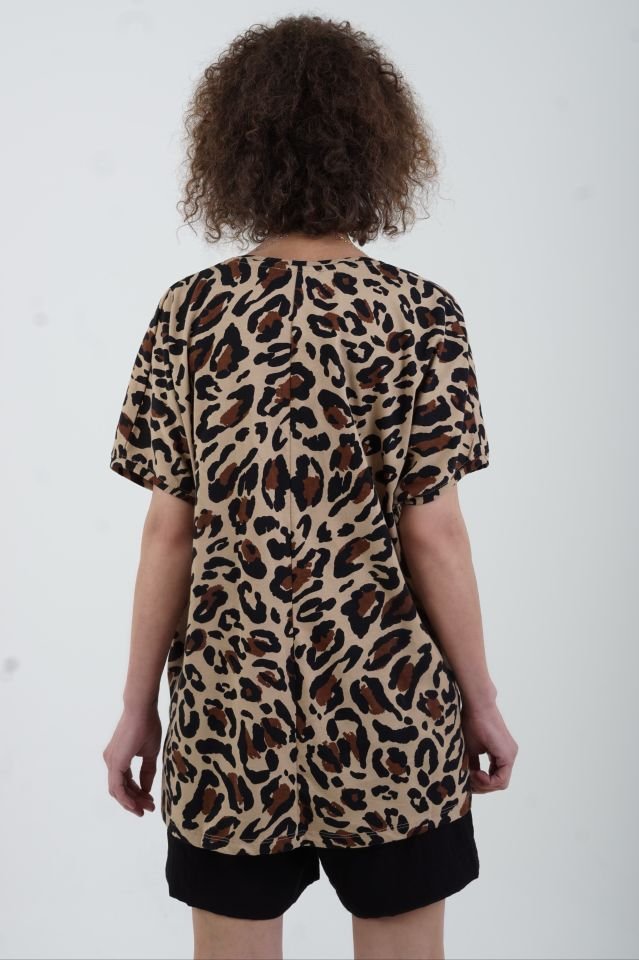 V Yaka Leopar Desenli Oversize Tshirt
