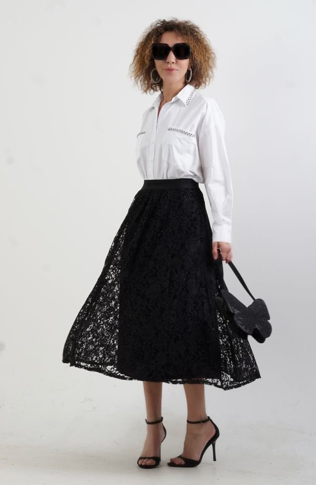 Beyaz Yaka Ve Cepleri Taşlı Gömlek