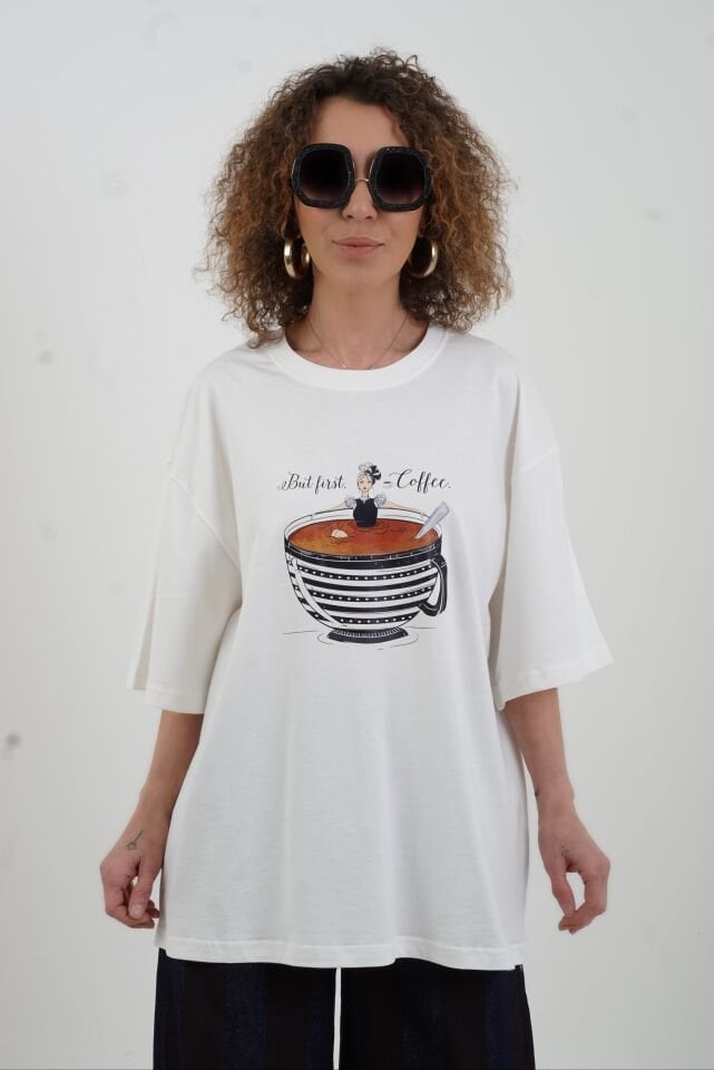 Beyaz But First Coffee Fincan Baskılı Oversize Tshirt