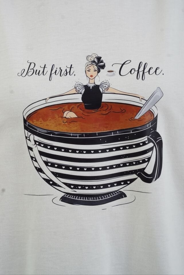 Beyaz But First Coffee Fincan Baskılı Oversize Tshirt
