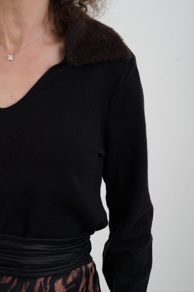 Siyah Ön V Özel Yaka  Kazak