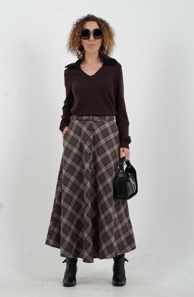 Koyu Kahve Ön V Özel Yaka  Kazak