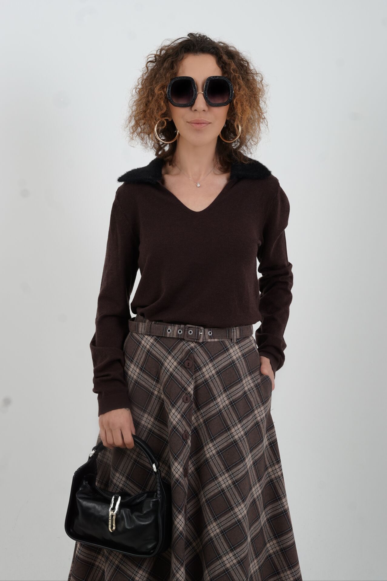 Koyu Kahve Ön V Özel Yaka  Kazak