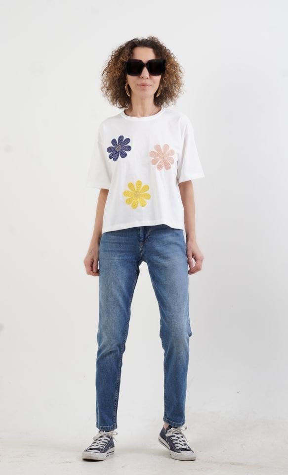 Ekru Çiçek Nakışlı Tshirt