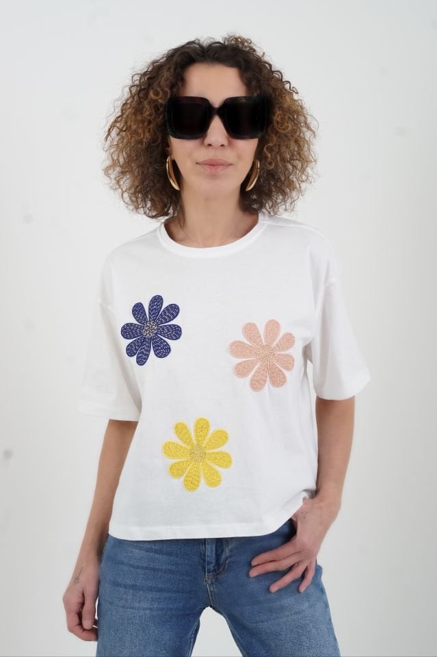 Ekru Çiçek Nakışlı Tshirt