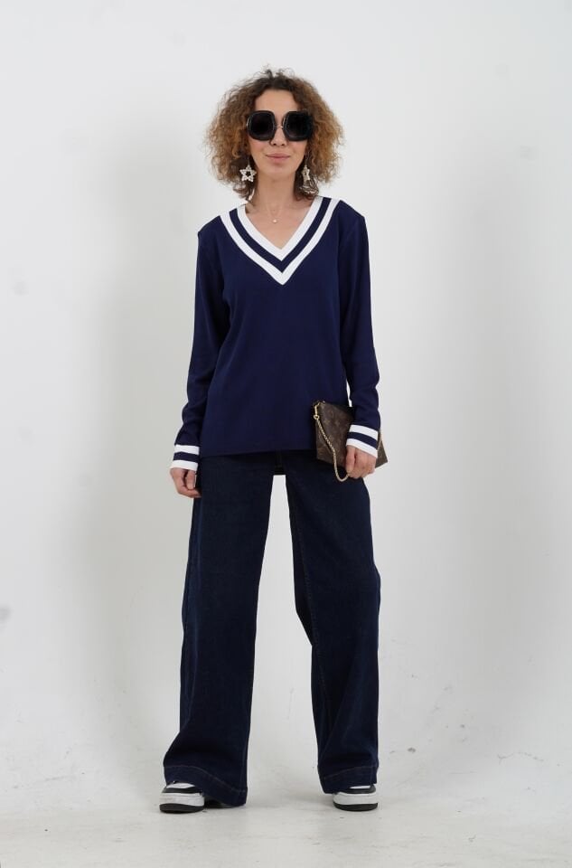 Lacivert V Yaka Çizgili Özel Triko Kazak