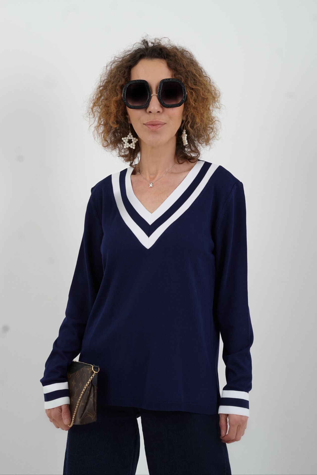 Lacivert V Yaka Çizgili Özel Triko Kazak
