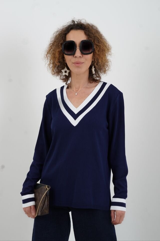 Lacivert V Yaka Çizgili Özel Triko Kazak