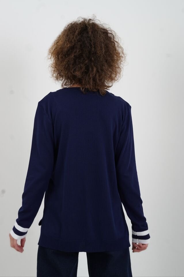 Lacivert V Yaka Çizgili Özel Triko Kazak