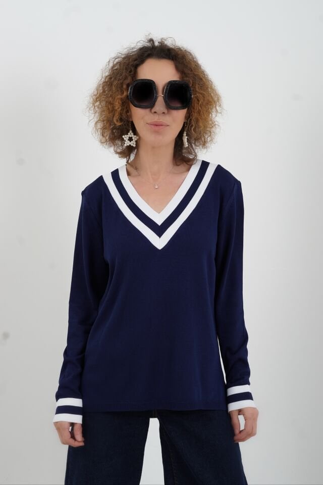 Lacivert V Yaka Çizgili Özel Triko Kazak