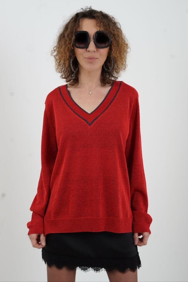 Kırmızı V Çizgili Yaka Simli Triko Kazak