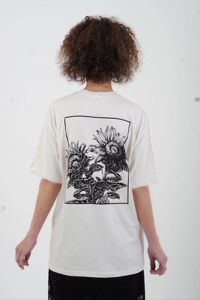 Krem Arkası Çiçek Baskılı Oversize Tshirt