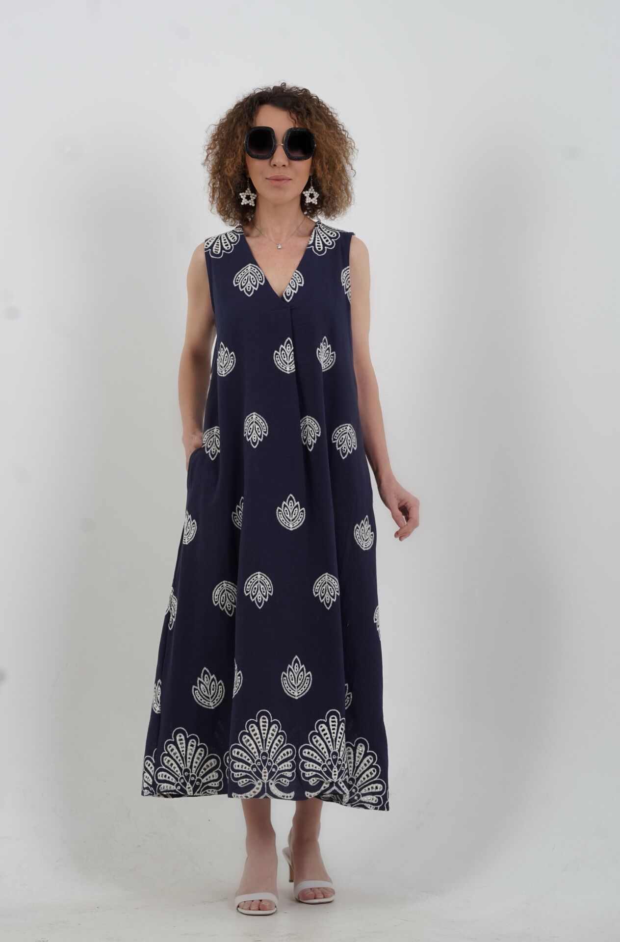 Lacivert Çiçek Nakışlı İthal Keten Elbise