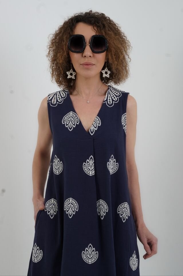 Lacivert Çiçek Nakışlı İthal Keten Elbise
