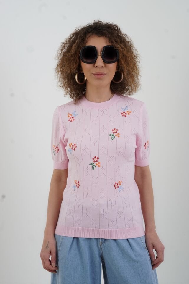 Pembe Çiçek Nakışlı Bisiklet Yaka Kazak