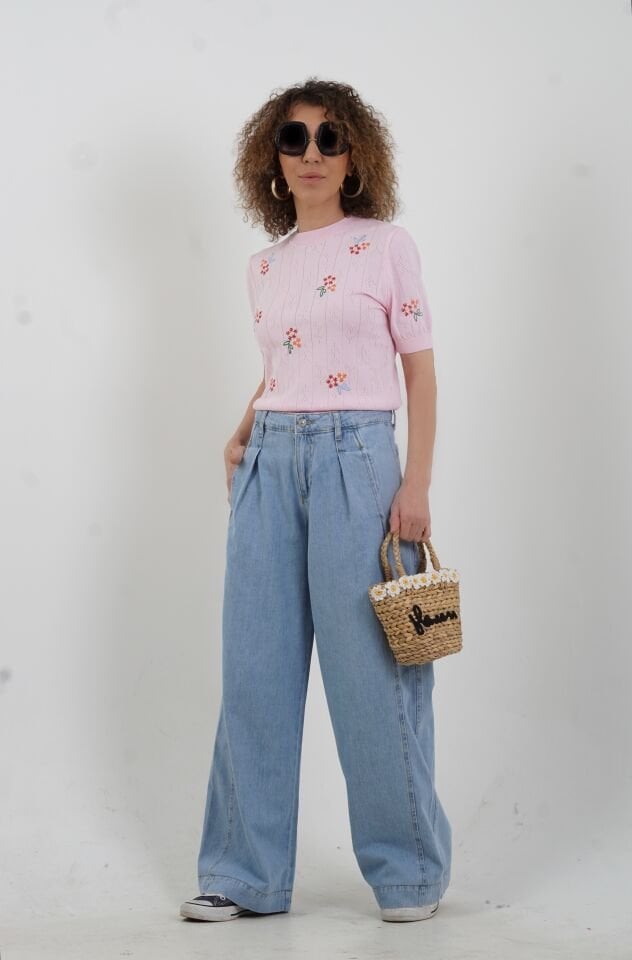 Pembe Çiçek Nakışlı Bisiklet Yaka Kazak