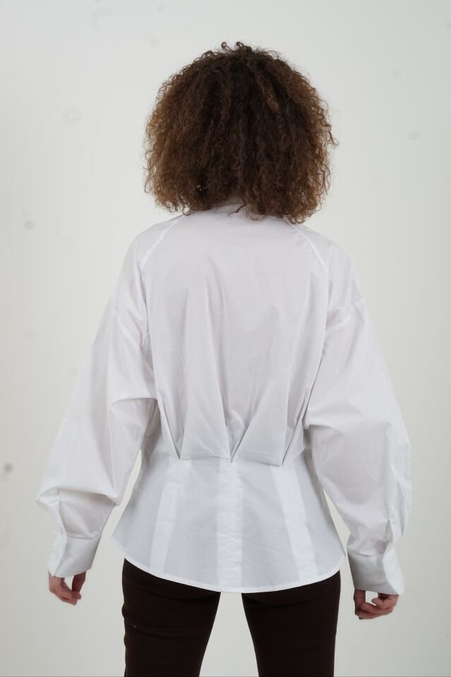 Beyaz Gold Broşlu İthal Gömlek