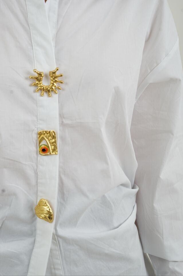 Beyaz Gold Broşlu İthal Gömlek