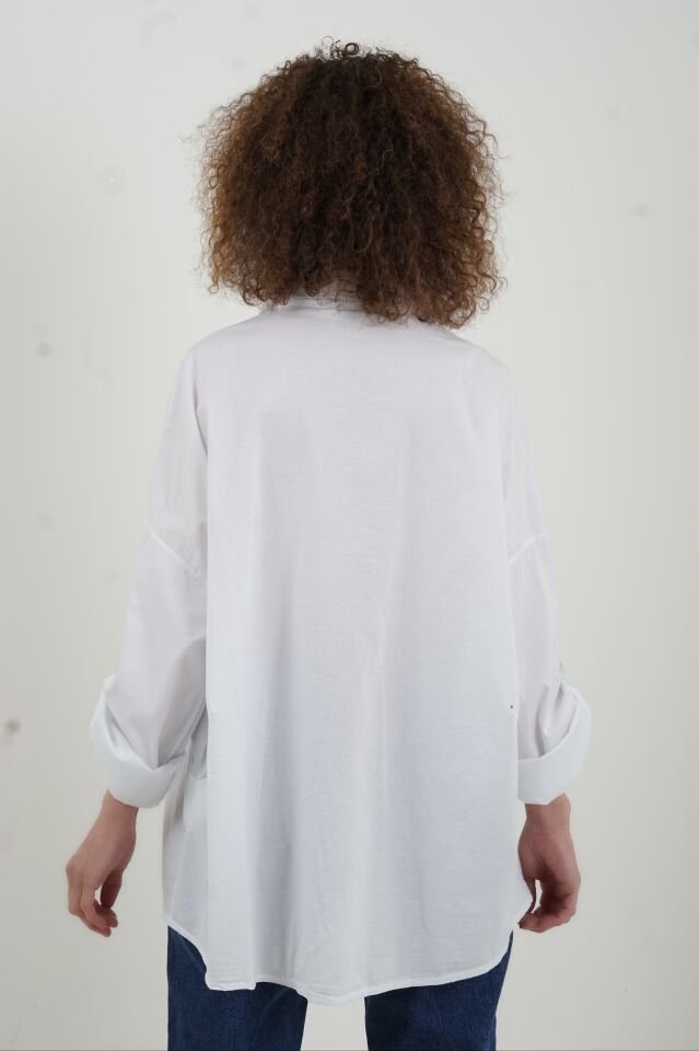 Beyaz Çiçek Detaylı İthal Gömlek