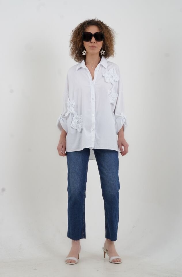 Beyaz Çiçek Detaylı İthal Gömlek