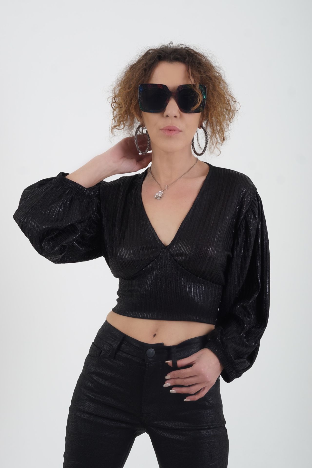 Siyah Geniş Kol Arkadan Bağlamalı Işıltılı Crop Bluz