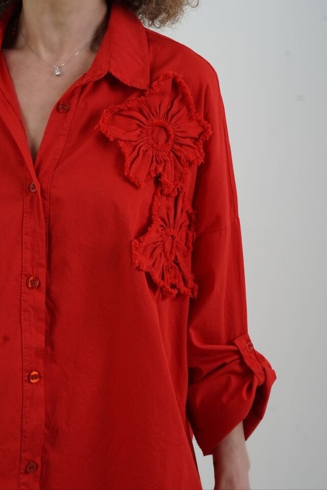 Kırmızı Çiçek Detaylı İthal Gömlek