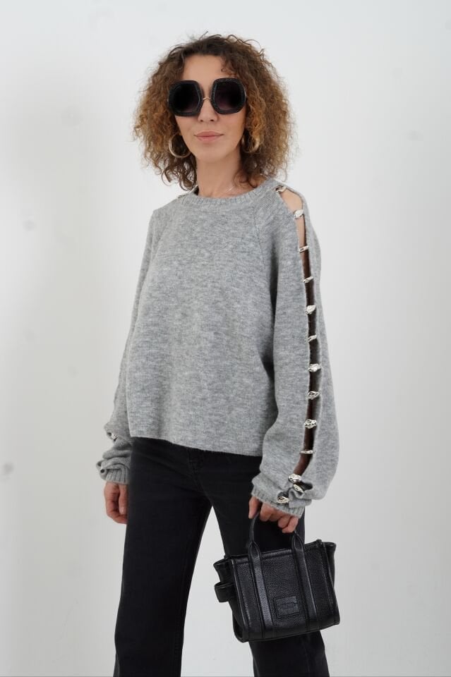 Gri Aksesuar Detaylı Yün Karışımlı Triko Kazak