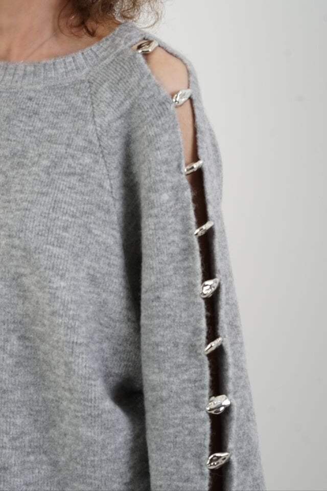 Gri Aksesuar Detaylı Yün Karışımlı Triko Kazak