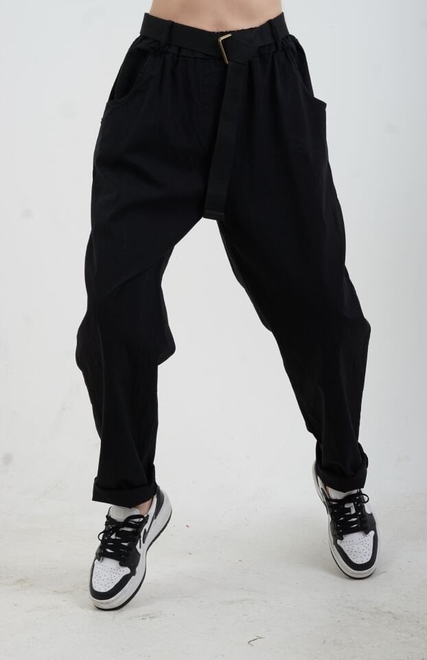 Siyah Kemerli Likralı Pantolon