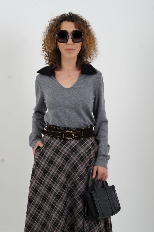 Koyu Gri Ön V Özel Yaka  Kazak