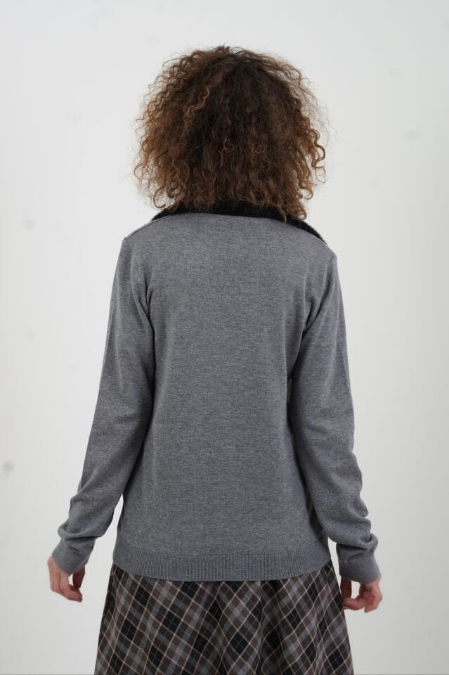 Koyu Gri Ön V Özel Yaka  Kazak