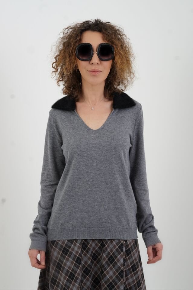 Koyu Gri Ön V Özel Yaka  Kazak