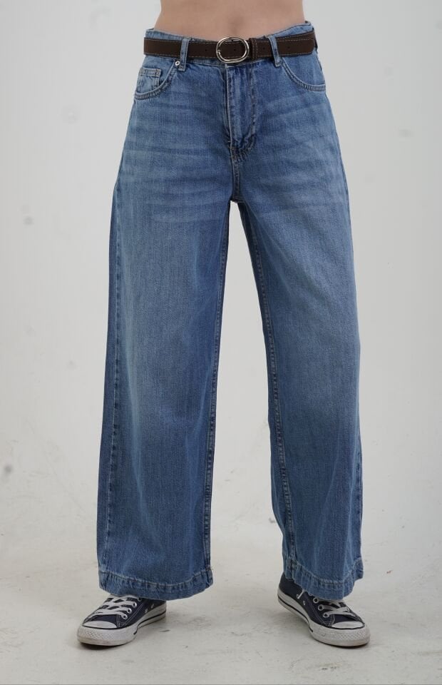 Mavi Kemerli Geniş Kısa Paça Denim Pantolon