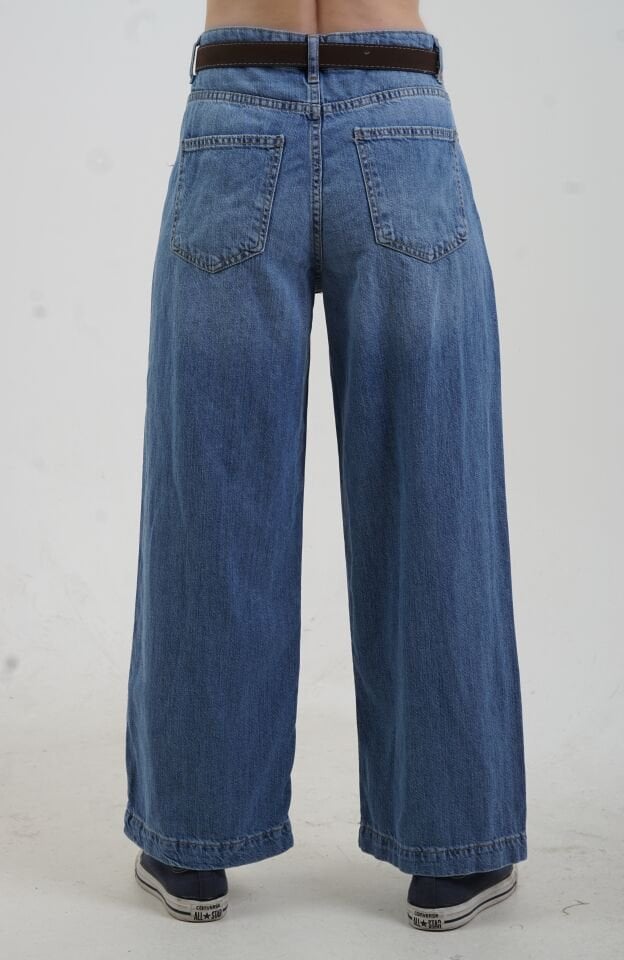 Mavi Kemerli Geniş Kısa Paça Denim Pantolon
