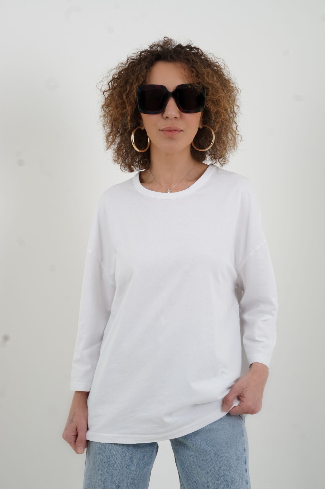 Beyaz Bisiklet Yaka Truvakar Kol Tshirt