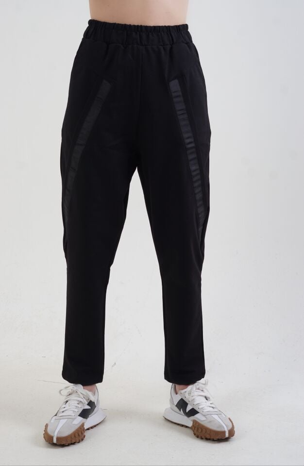 Diagonal Detaylı Jogger Pantolon SİYAH - L