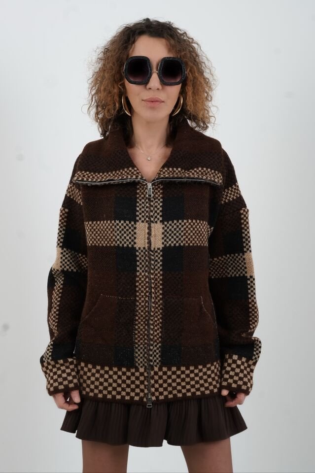 Kahve Kare Desenli Hırka