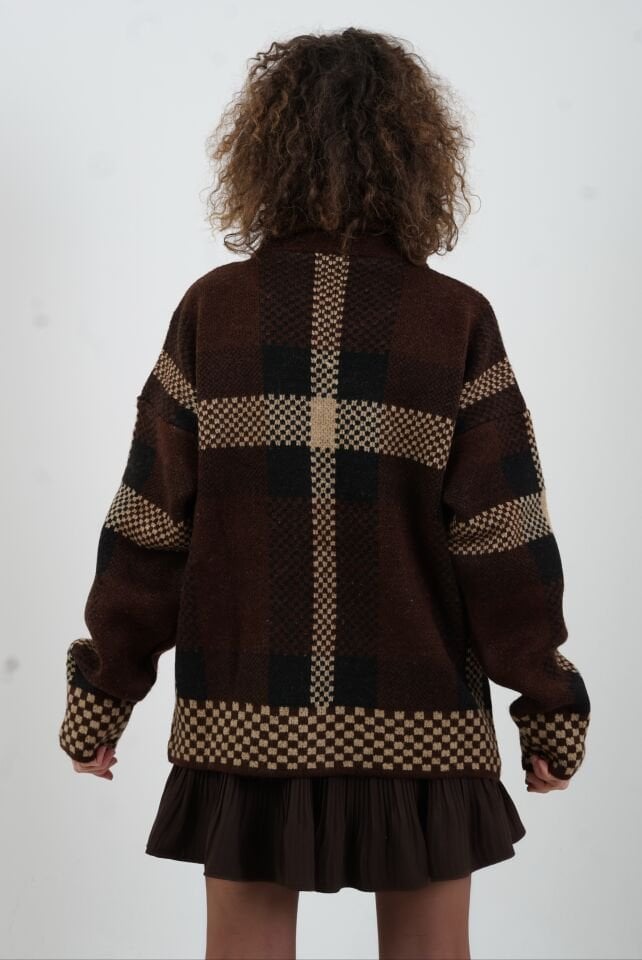 Kahve Kare Desenli Hırka