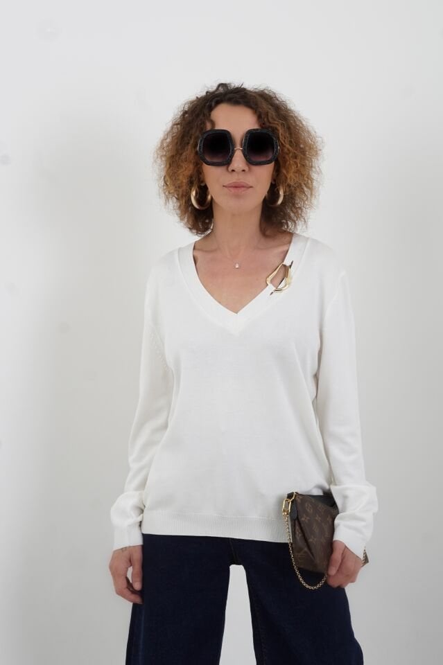 Ekru V Yaka Gold Aksesuarlı Uzun Kol Kazak