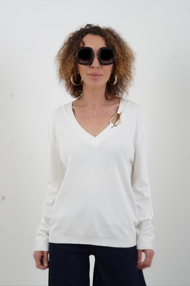 Ekru V Yaka Gold Aksesuarlı Uzun Kol Kazak