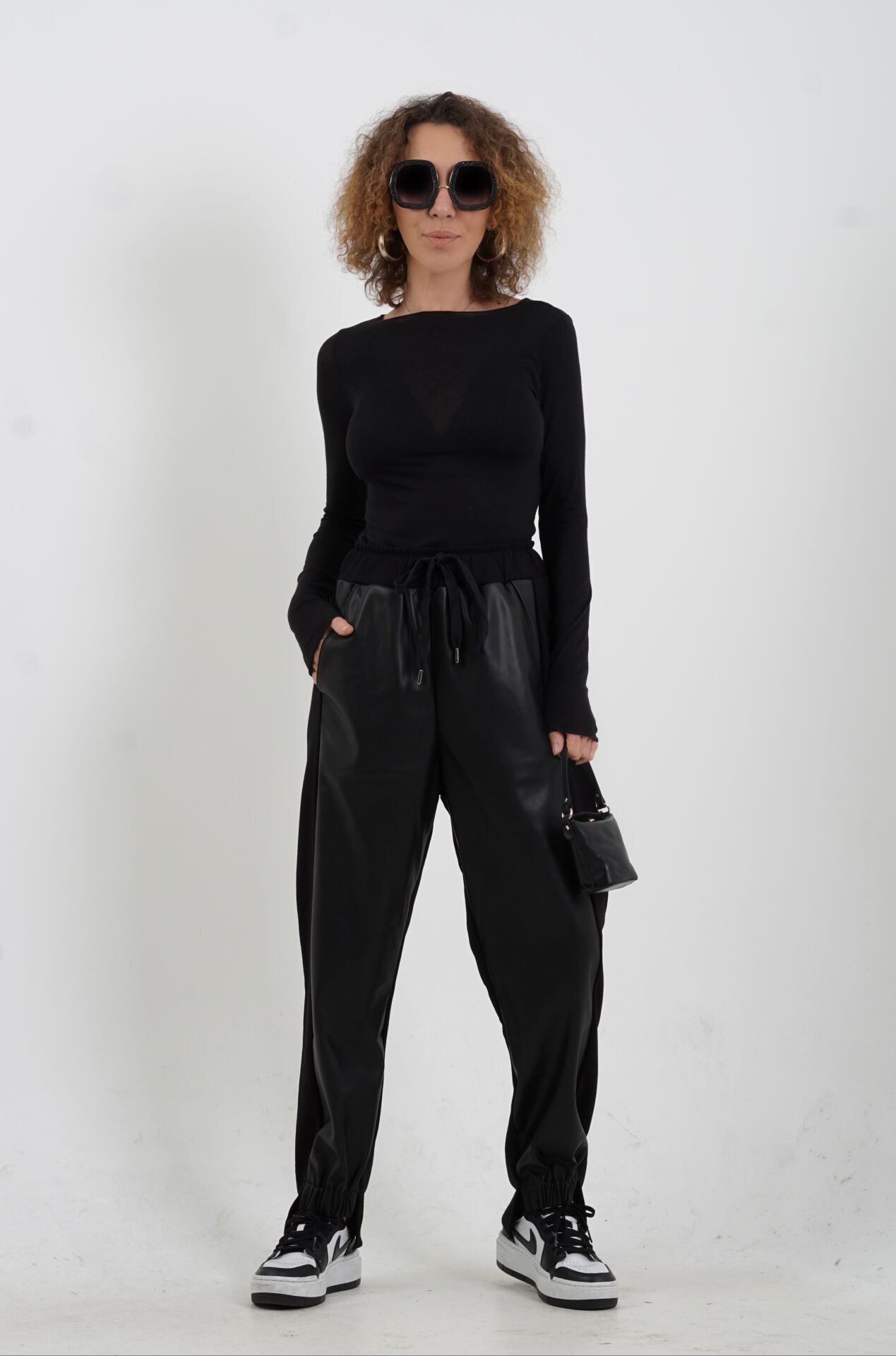 Önü Deri Bağcıklı Pantolon