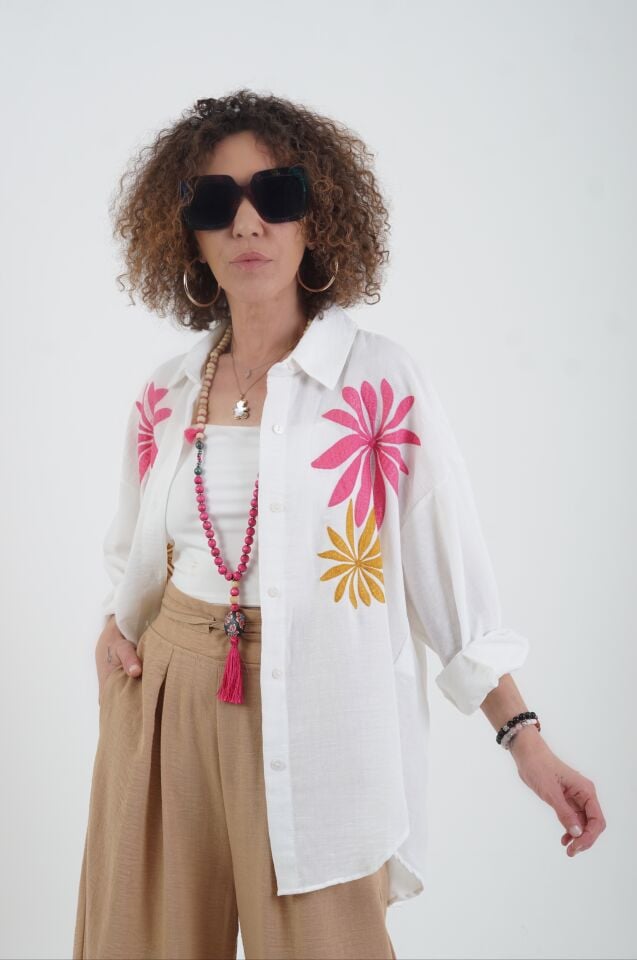 Beyaz Çiçek Nakışlı Oversize Gömlek
