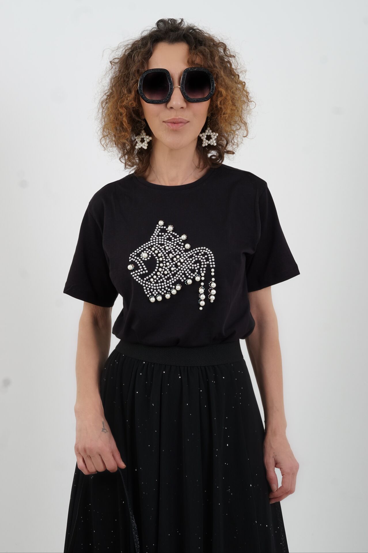 Siyah Taşlı İncili Balık Figürlü Tshirt