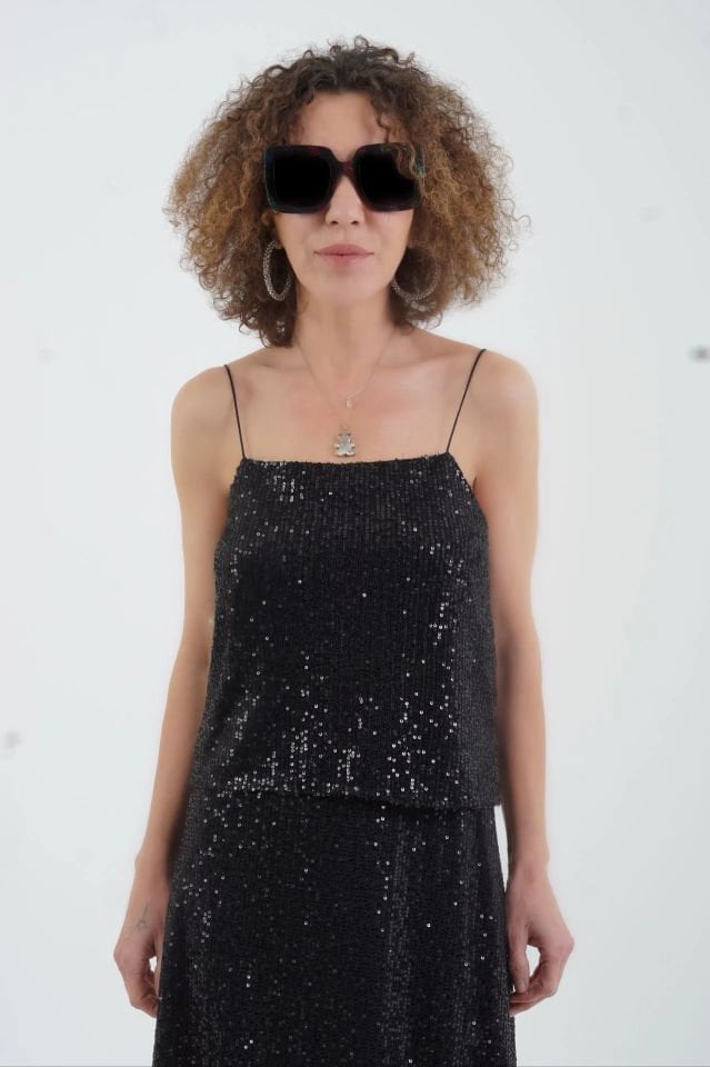 Siyah İp Askılı Pul Payetli Kısa Bluz