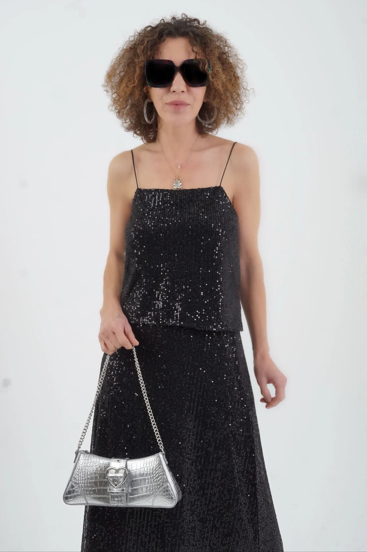 Siyah İp Askılı Pul Payetli Kısa Bluz