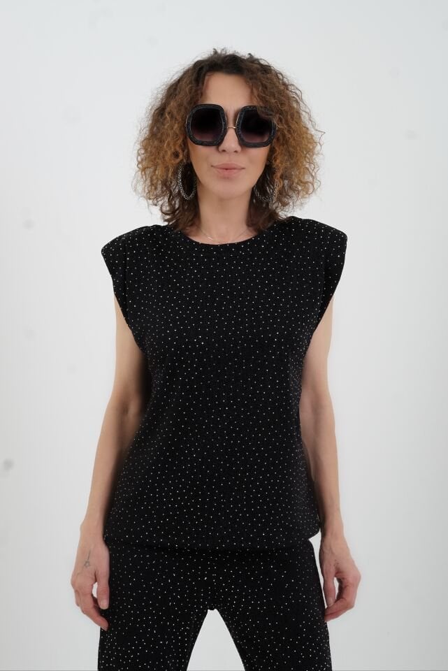 Siyah Droplu Vatkalı Sıfır Kol Simli Bluz