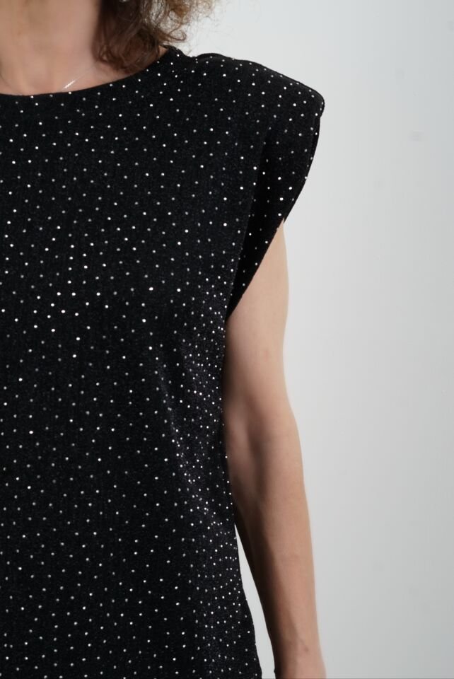 Siyah Droplu Vatkalı Sıfır Kol Simli Bluz